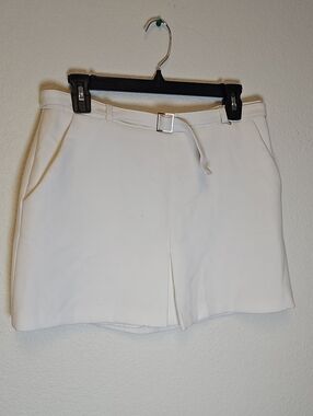 Forever 21 White Women’s Shorts with Front Belt Detail Fits 8/10